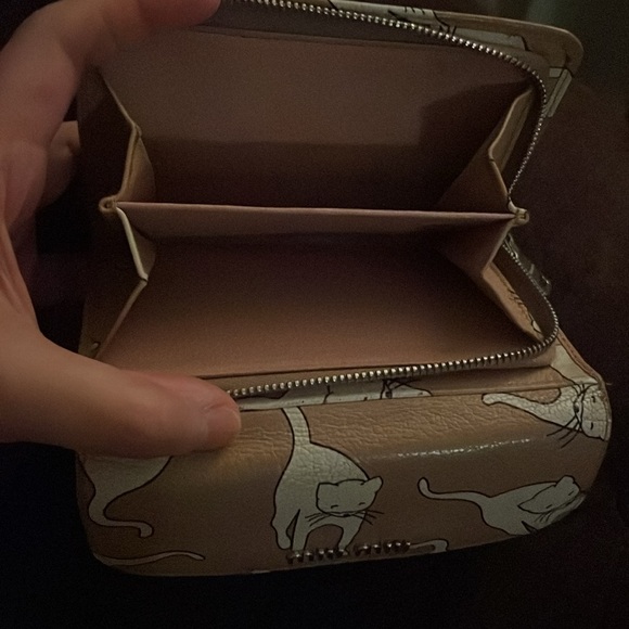 Miu Miu Pink Cat Print Women's Wallet - Picture 10 of 12